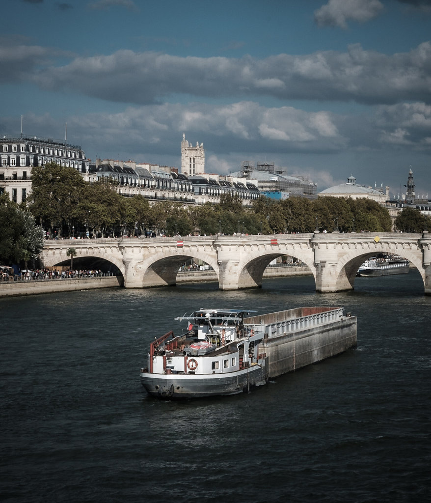 Seine scene