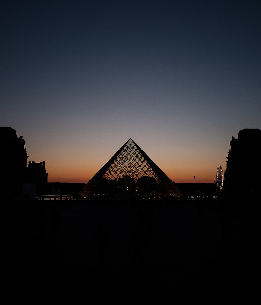 Pyramide du Louvre